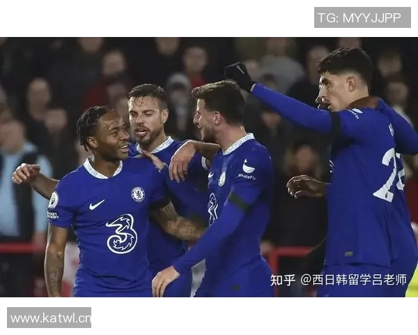 利兹联晒内托“堵耳照”回击切尔西球迷：一场硝烟弥漫的社交媒体“战役”