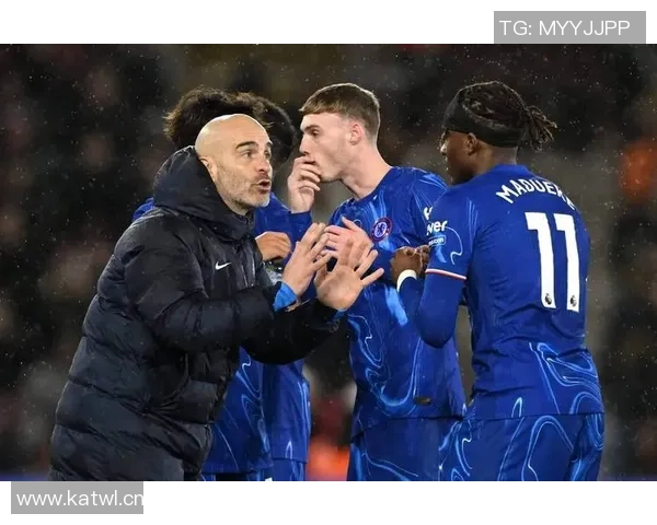 昔日金靴蒙尘:米兰3700万巨星11场仅1球,红黑军团锋线危机谁来解?