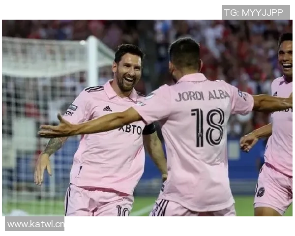 时光温柔，老友并肩：梅西与阿尔巴跨年合影里的“足球纯爱”与岁月静好